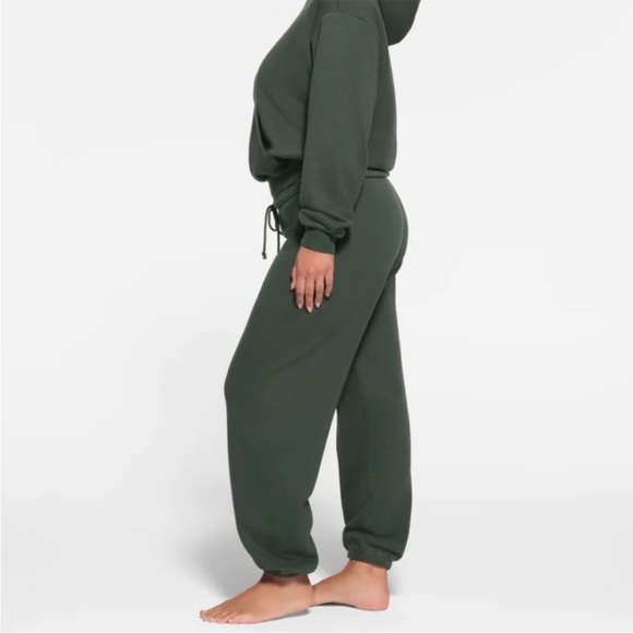 skims cotton fleece pullover hoodie & joggers in spruce - Picture 2 of 7